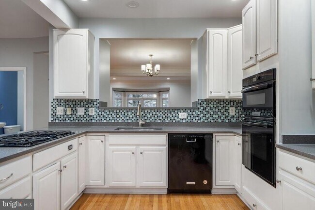 Building Photo - 8648 Royal Worcester Ln