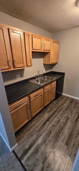 Building Photo - 2323 Shoreland Ave