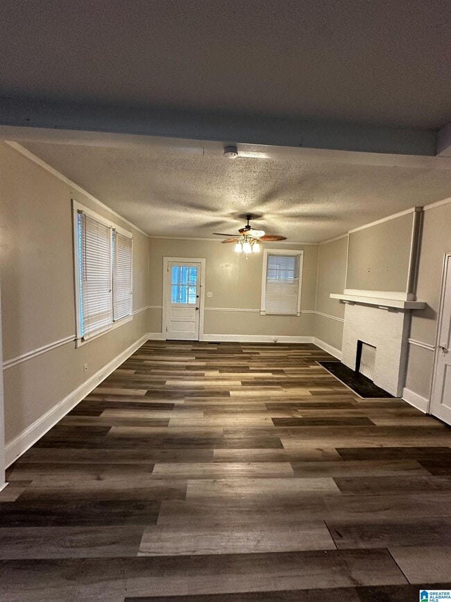 Building Photo - 307 W Parkway Ave