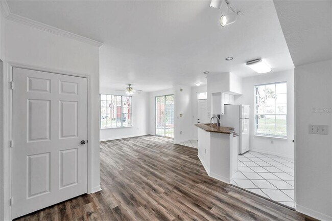 Building Photo - 9602 Lake Chase Island Way