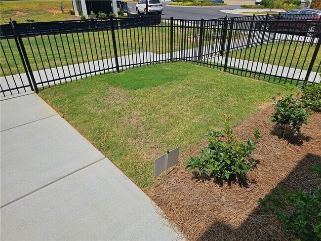 Building Photo - 502 Healy Dr