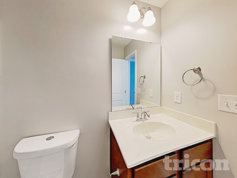 Building Photo - 116 Carolinian Dr