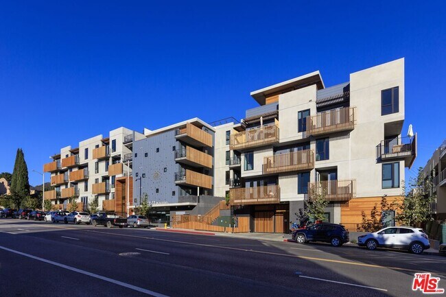 Building Photo - 1250 N Fairfax Ave