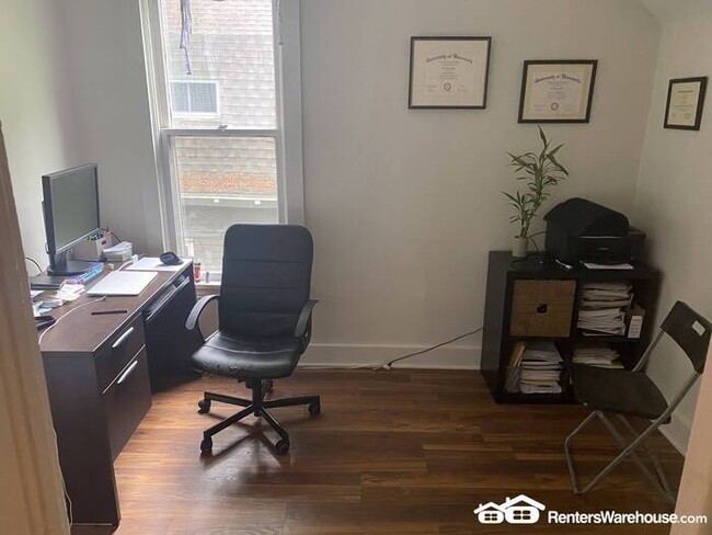Building Photo - 4BR 2BA HOME IN UPTOWN AVAILABLE 10/4!