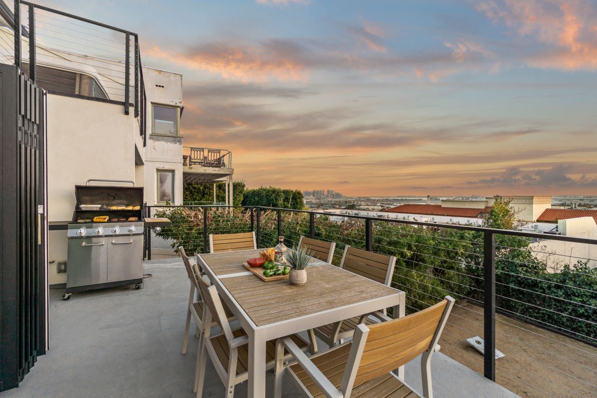 Building Photo - 2125 W California St