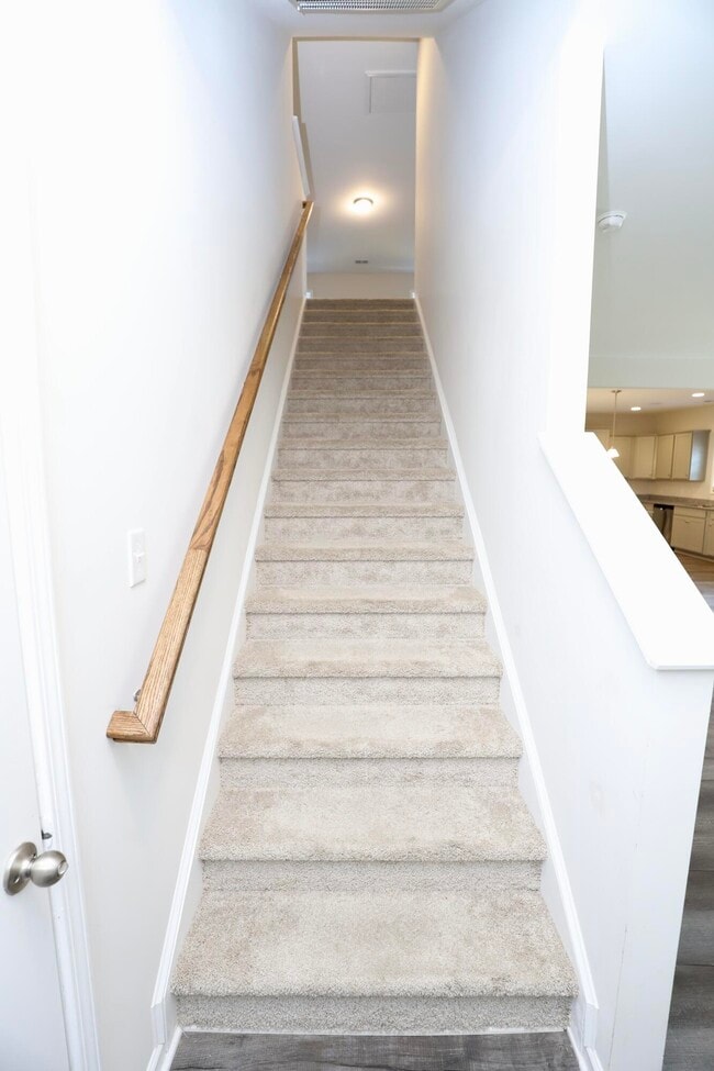 Building Photo - 1960 Barnhart Dr