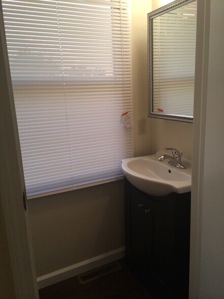 Building Photo - 167 Scott Ln