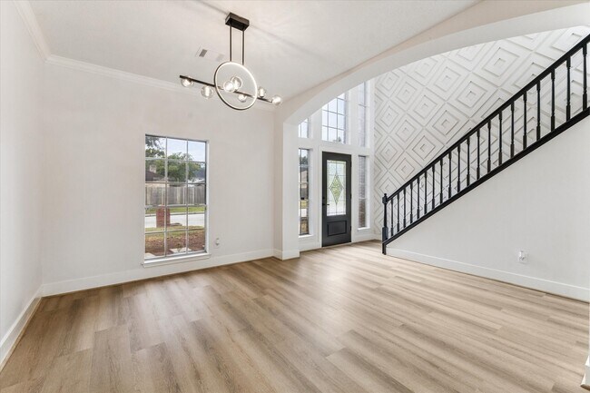 Building Photo - 14710 James River Ln