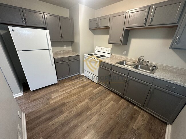 Building Photo - Cozy Brick 2 Bedroom Home with Updated Int...