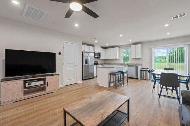 Building Photo - 338 Myrtle Mdws Dr