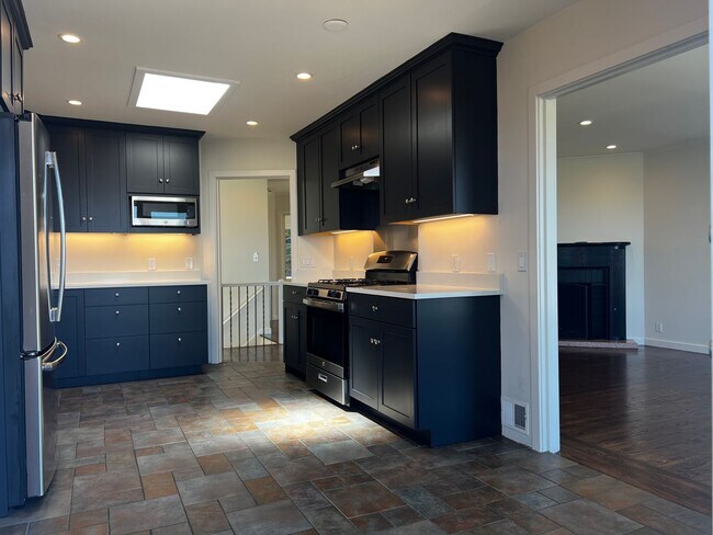 Building Photo - Views for Days Eureka Valley Home.  OPEN HOUSE!!!! THURSDAY, MAY 21 FROM 4:00 PM - 6:30 PM.