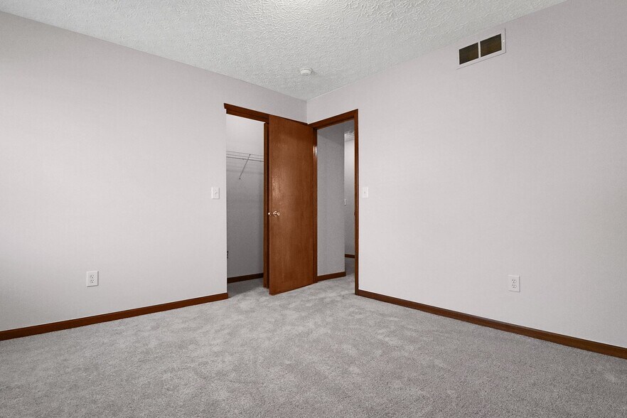 Building Photo - 321 Amber Wood Way