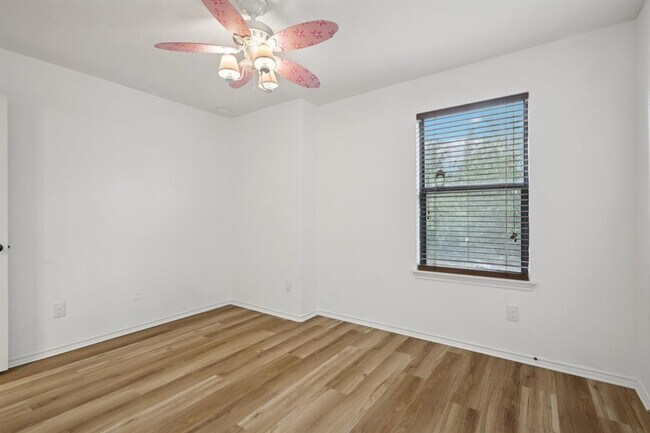 Building Photo - 1001 Lily Pad Ln