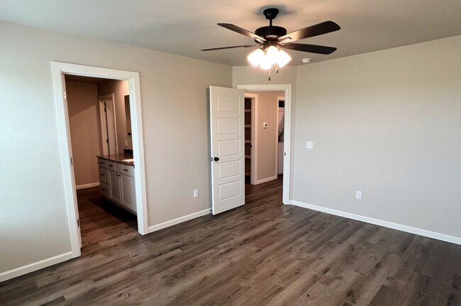 Building Photo - Townhome For Rent NW OKC!