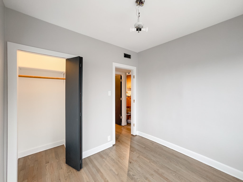 Building Photo - 2617 W Rascher Ave