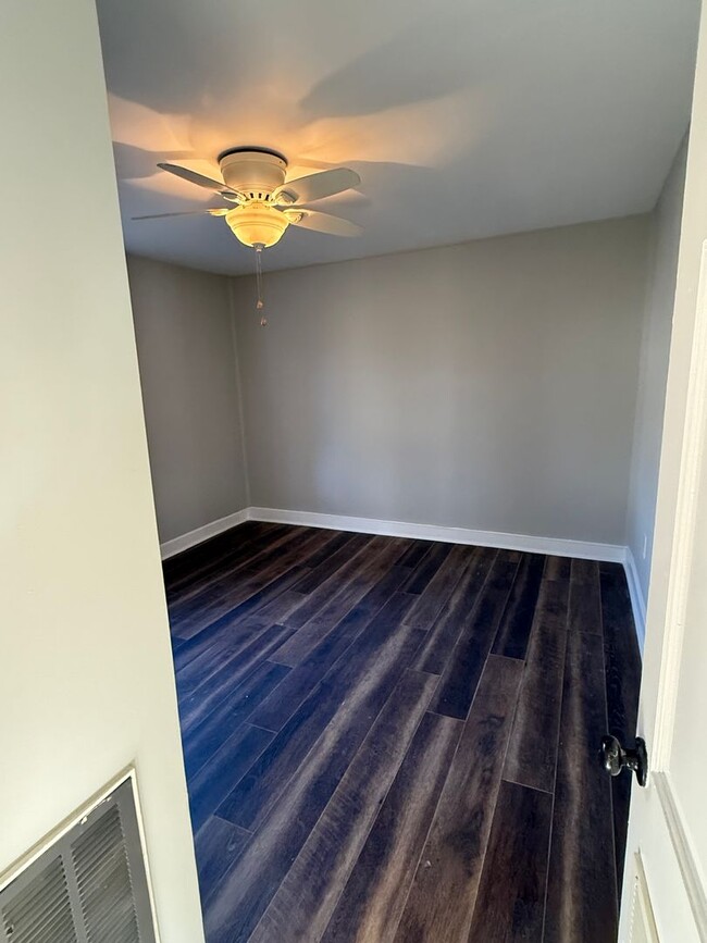 Building Photo - Updated 2 Bedroom, 1 Bathroom Rental with Bonus Room – Rossville, GA