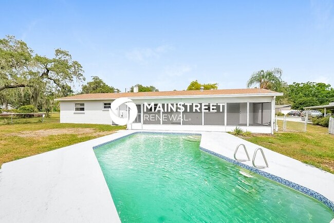 Building Photo - 4 Bedroom Pet-Friendly Home in Lakeland, FL with Main Street Renewal