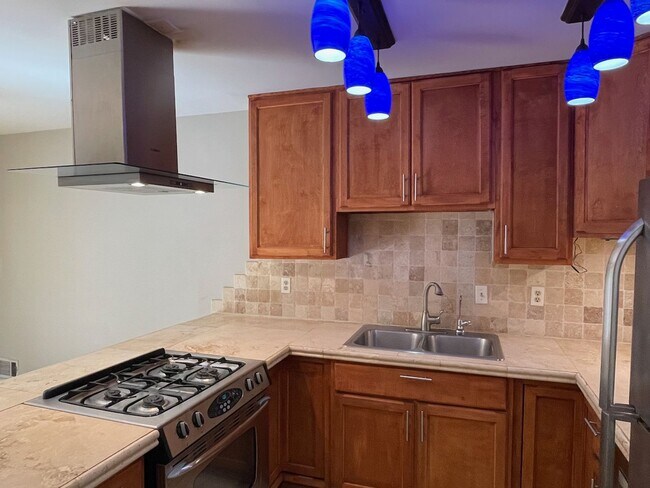 Building Photo - Candler Park Townhouse, Steps from Candler...