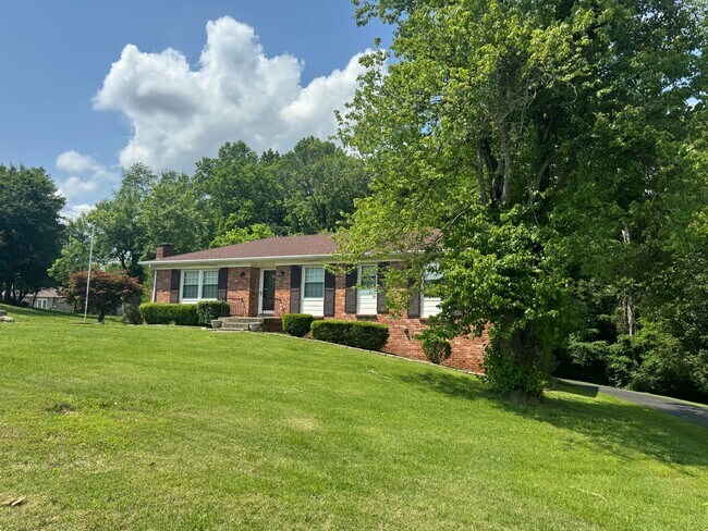Building Photo - Beautiful 3 Bed 3 Bath Home nestled in St. B!