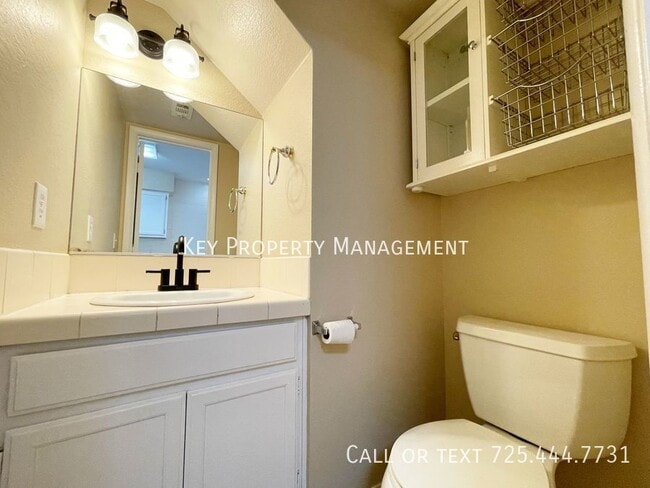 Building Photo - 3 BEDROOM 3 BATH TOWNHOME IN HENDERSON NEA...