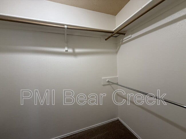 Building Photo - 9618 Yearling Cir