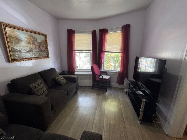 Primary Photo - 712 E 27th St