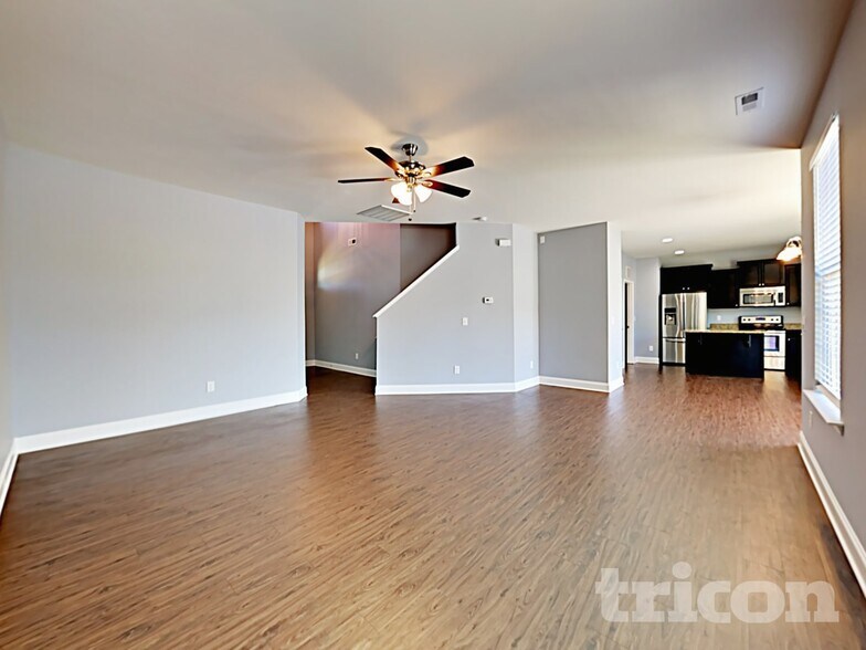 Building Photo - 163 Green Willow Dr