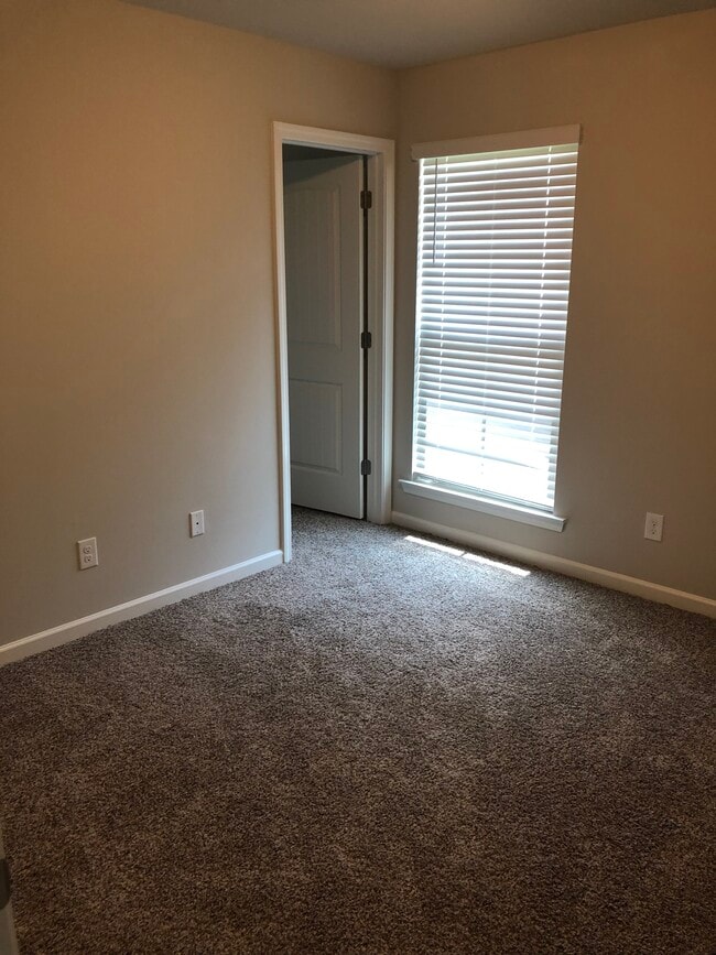 Building Photo - 16837 Highland Heights Dr