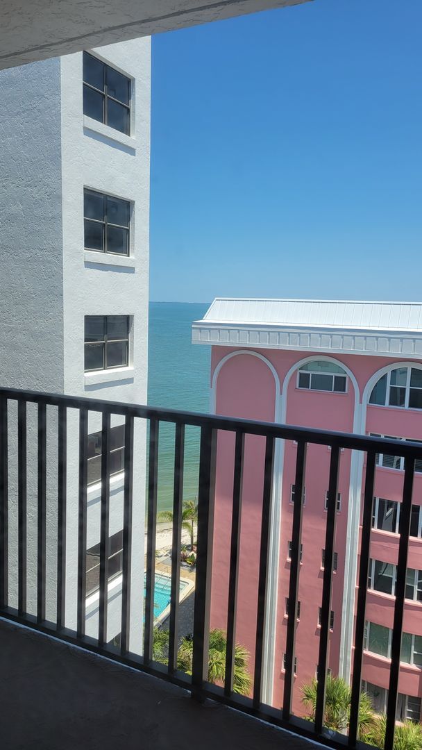 Building Photo - Annual or seasonal turnkey furnished renov...