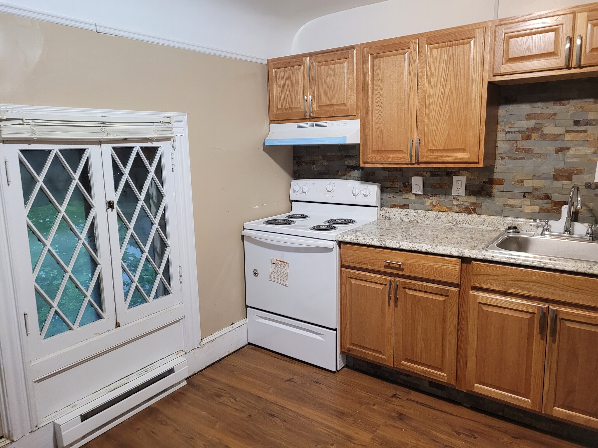 Building Photo - 265 Main St