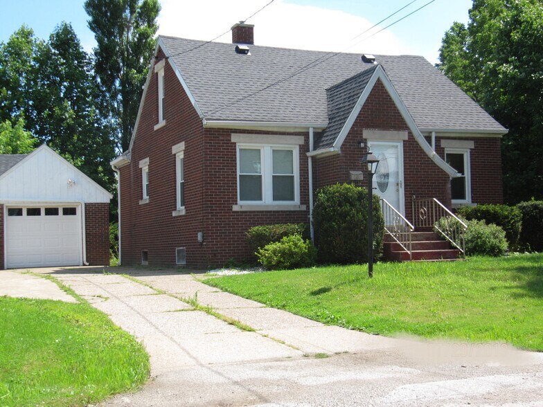 Primary Photo - 1009 Filmore Ave