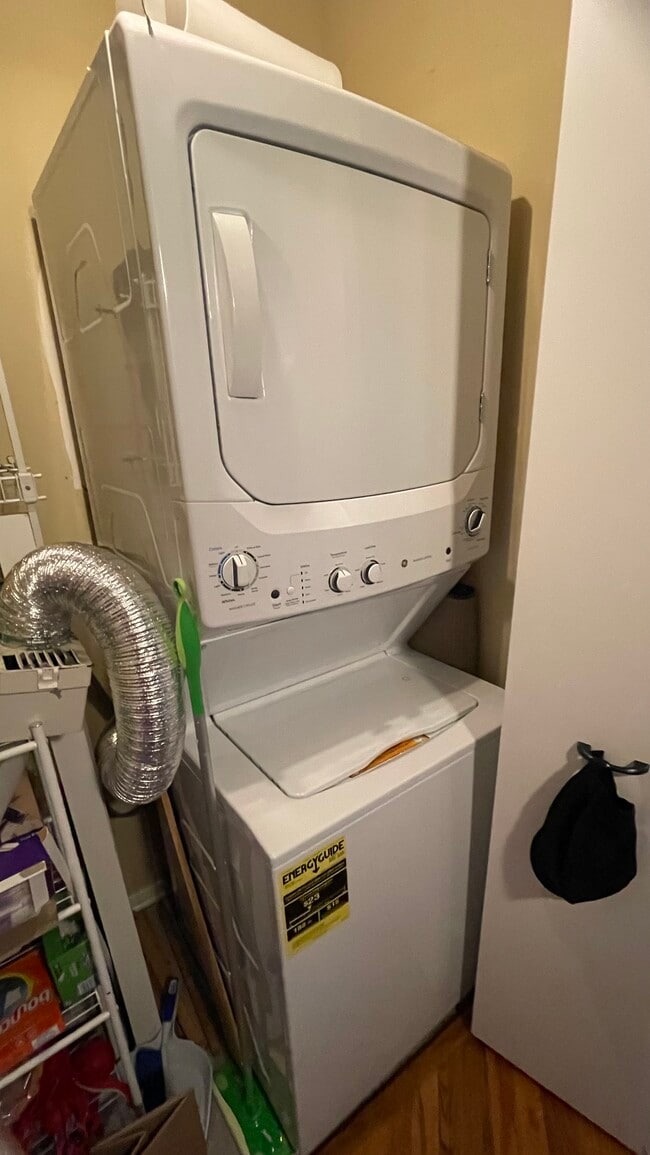 Building Photo - 226 N Clinton St