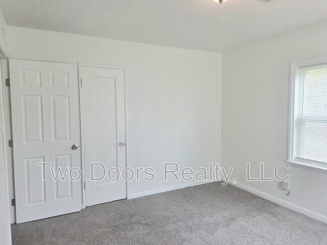 Building Photo - 222 W Fairchild Dr