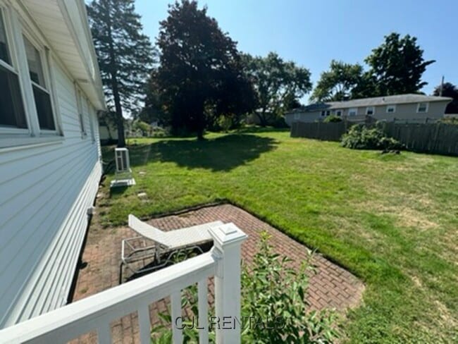 Building Photo - 29 Evergreen Ave