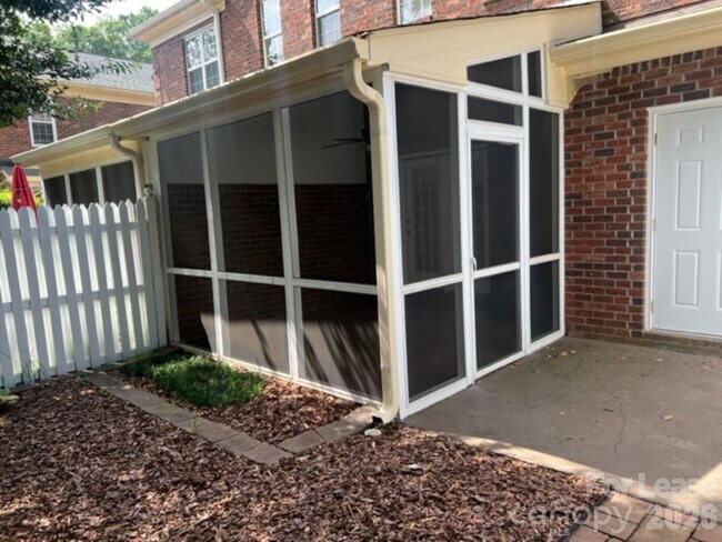 Building Photo - 306 Armour St