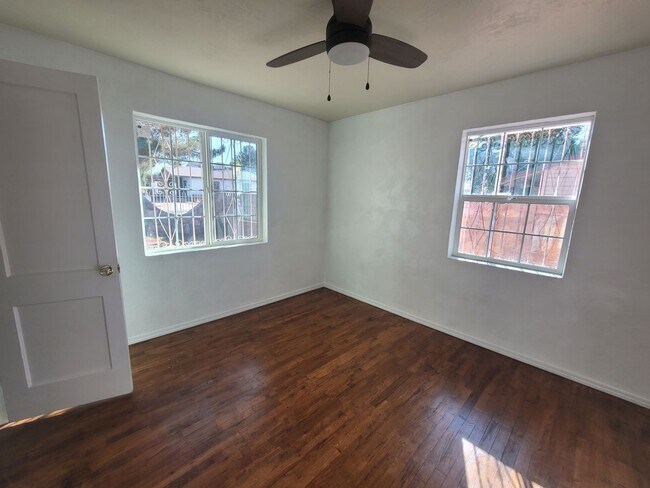 Building Photo - Ready to View!!