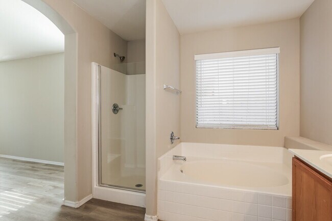 Building Photo - 32647 N Cherry Creek Rd