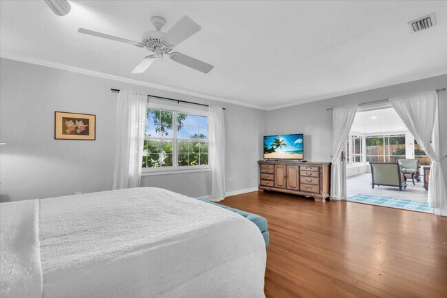 Building Photo - 2732 Valencia Dr