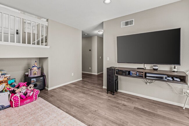Building Photo - 44570 Johnston Dr