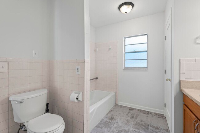 Building Photo - 1335 S Flagler Ave