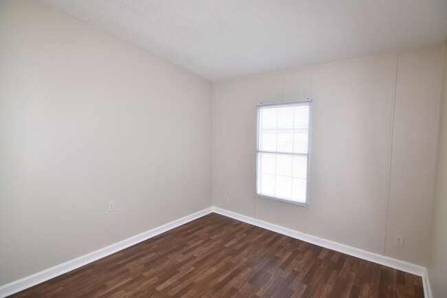 Building Photo - Spacious 3-Bed, 2-Bath Manufactured Home o...