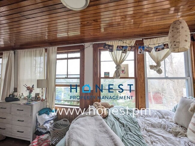 Building Photo - 20 Academy St