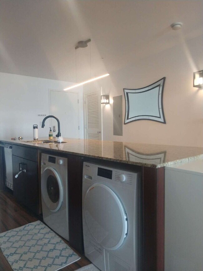 Building Photo - 1 Bedroom Condo in the Heart of Tampa