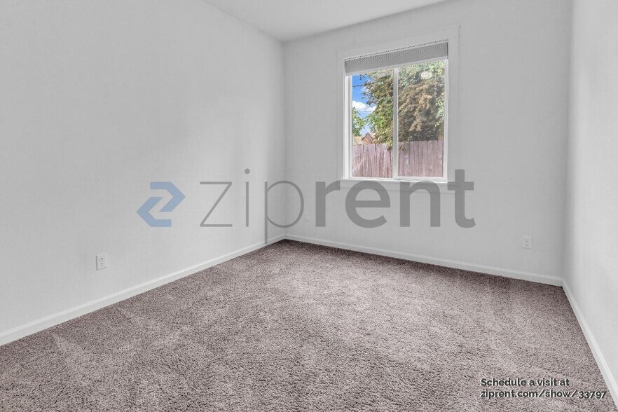 Building Photo - 4451 SE 117th Ave