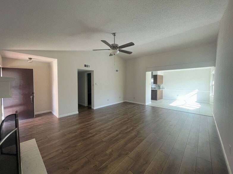 Building Photo - 2201 Sage Ln