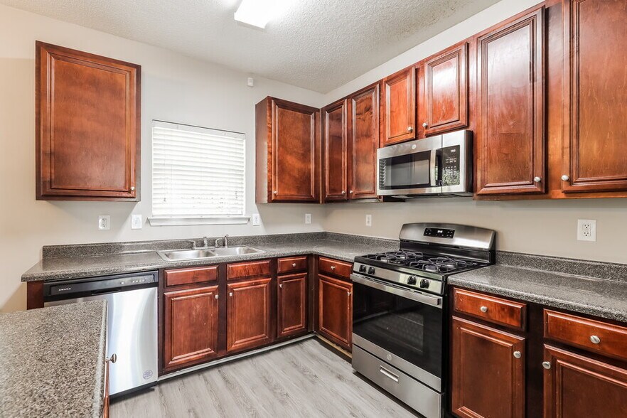 Building Photo - 542 Vaughan Dr