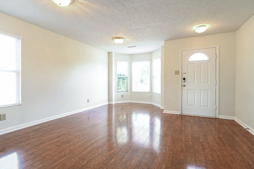 Building Photo - 14202 Luscombe Farm Rd