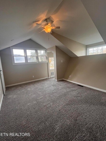 Building Photo - 7666 Chatham Cir NW