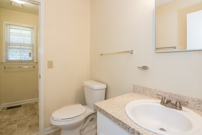 Building Photo - Great Location Available Now