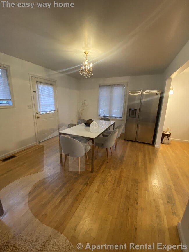 Building Photo - 309 Beacon St